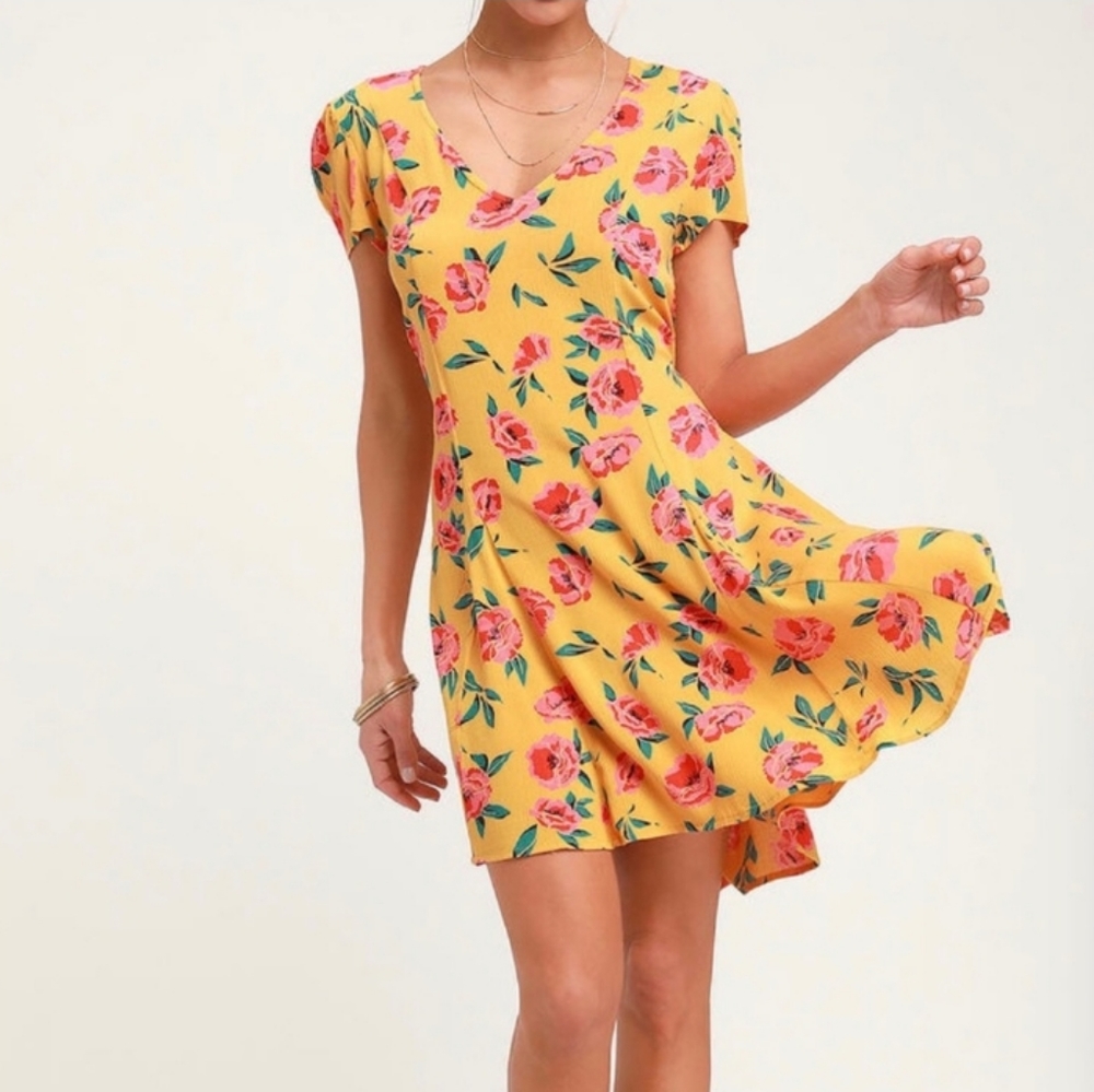 NWT Billabong Skate Day Golden Yellow Floral Print Short Sleeve Mini Dress
